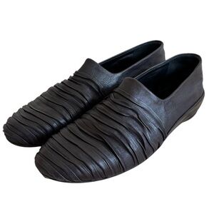 THIERRY RABOTIN Black Ruched Leather Flats